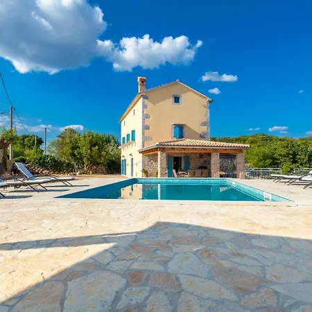 Villa Gorgeous In With Private Pool Malinska